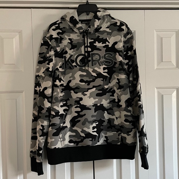 ❗️2✖️HOT PICK❗️Michael Kors camouflage sweatshirt. - Picture 3 of 7